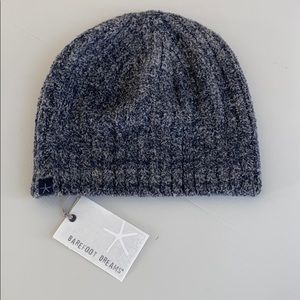 Barefoot dreams knit hat